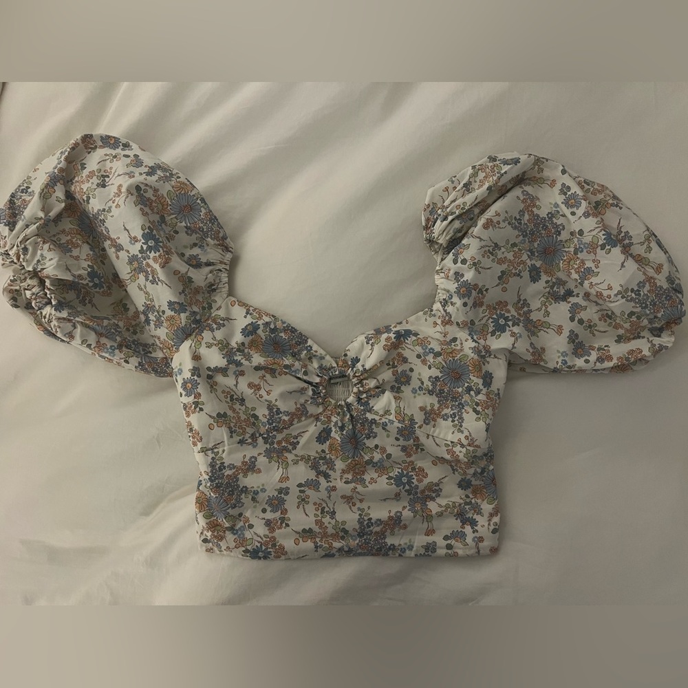 Cropped Puff Sleeve Floral Blouse with Sweetheart Neckline